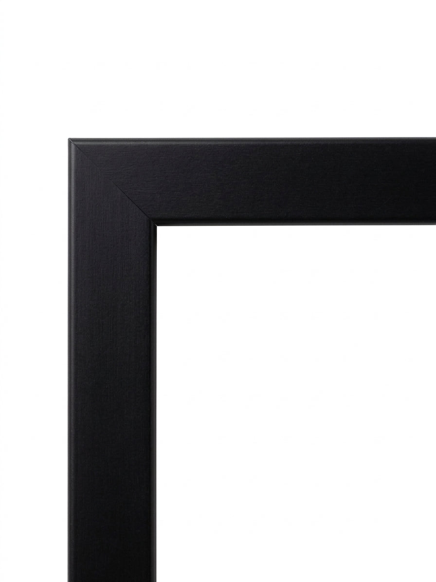 Billedramme Magnolia i sort (Black, T1096) – 24 mm bred, flad træramme på mål